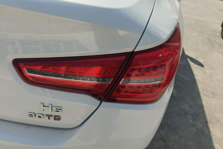 Used Hongqi H5 2019 30TD Dynamic Edition Right Rear Taillight