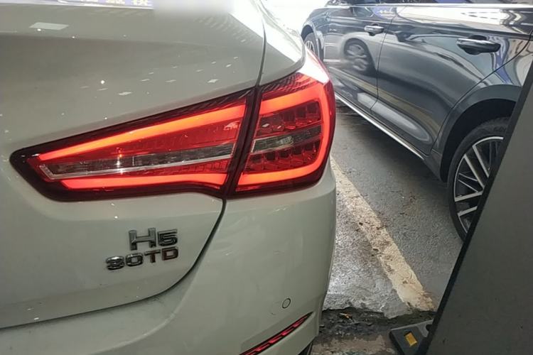 Used Hongqi H5 2019 30TD Dynamic Edition Right Rear Taillight