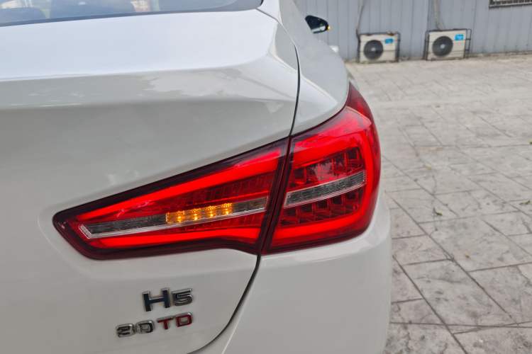 Used Hongqi H5 2019 30TD Smart Connect Dynamic Edition Right Rear Taillight