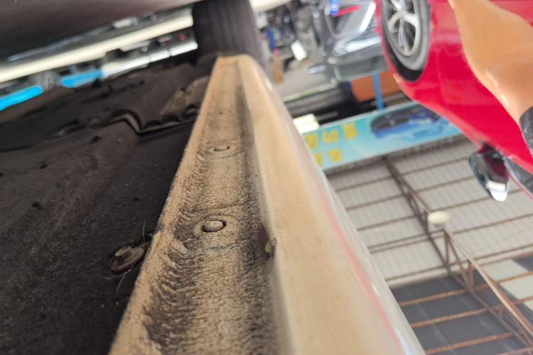 Used Hongqi H5 2019 30TD Dynamic Edition Right Side Sill