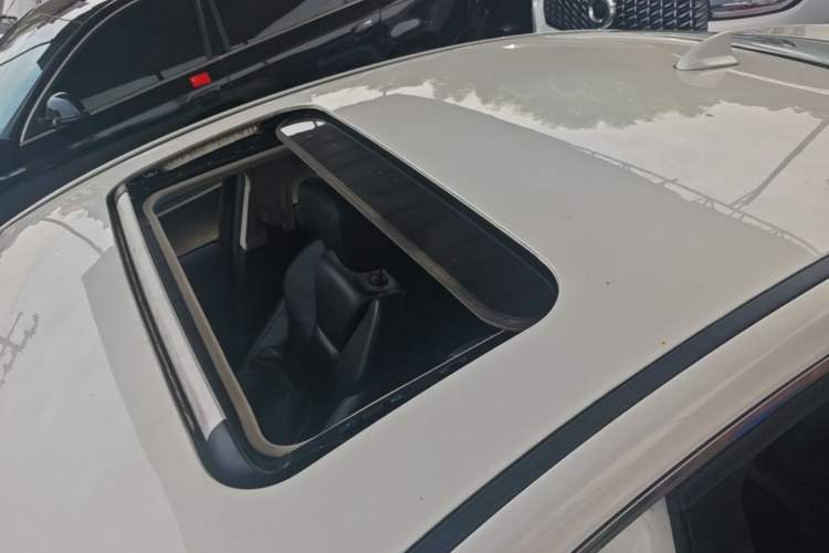 Used Hongqi H5 2019 30TD Dynamic Edition Roof