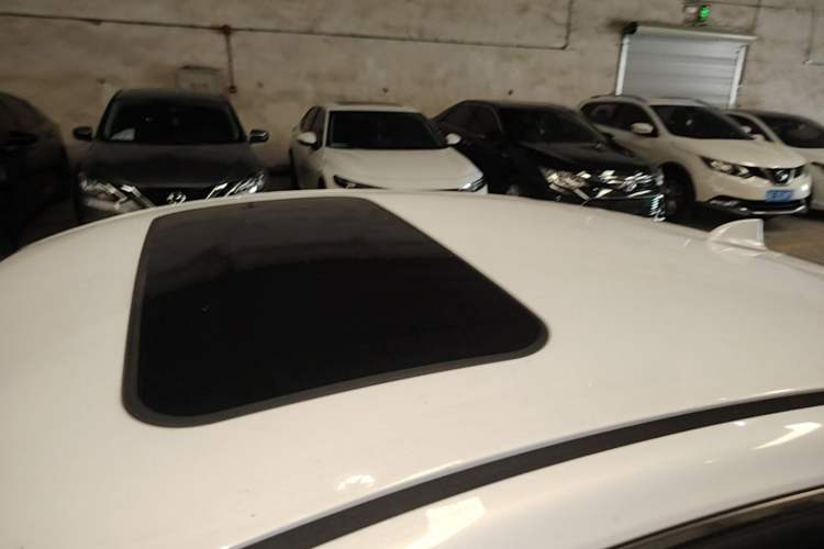 Used Hongqi H5 2019 30TD Dynamic Edition Roof