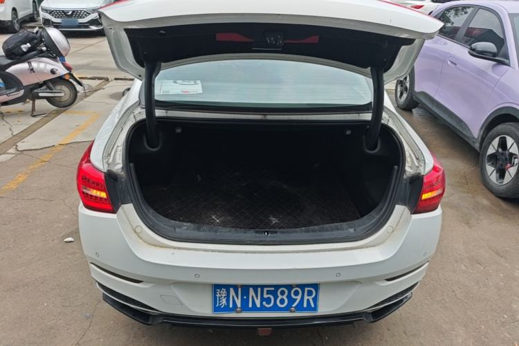 Used Hongqi H5 2019 30TD Smart Connect Dynamic Edition Trunk