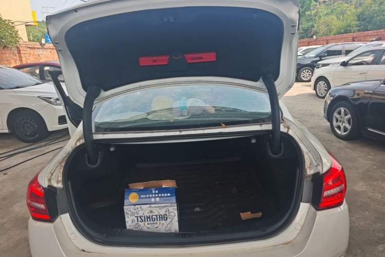 Used Hongqi H5 2019 30TD Dynamic Edition Trunk
