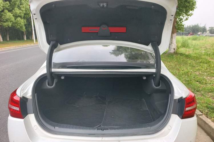 Used Hongqi H5 2019 30TD Smart Connect Dynamic Edition Trunk