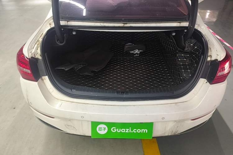 Used Hongqi H5 2019 30TD Dynamic Edition Trunk