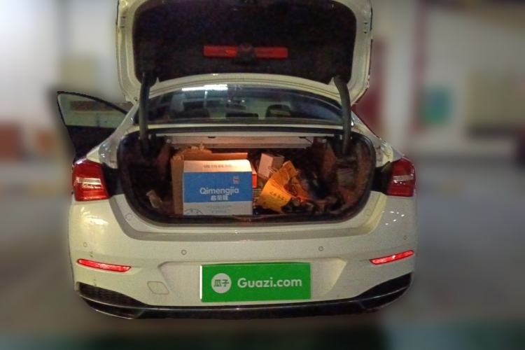 Used Hongqi H5 2019 30TD Dynamic Edition Trunk