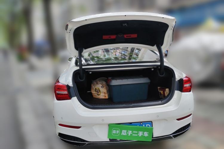 Used Hongqi H5 2019 30TD Dynamic Edition Trunk