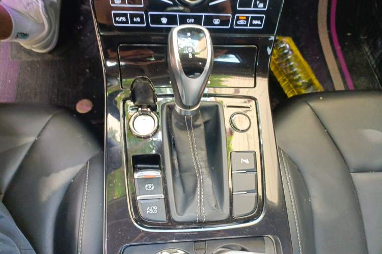 Used Hongqi H5 2019 30TD Smart Connect Dynamic Edition Gear Lever