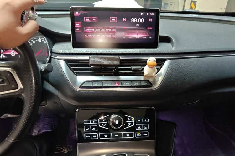 Used Hongqi H5 2020 1.8T Automatic Smart Connect Flagship Edition Audio And AC Panel
