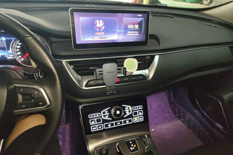 Used Hongqi H5 2020 1.8T Automatic Smart Connect Flagship Edition Audio And AC Panel