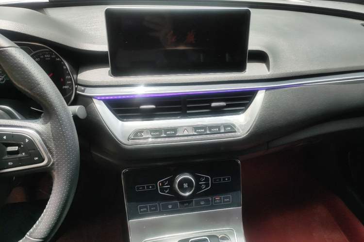 Used Hongqi H5 2020 1.5T DCT Flagship Edition Audio And AC Panel