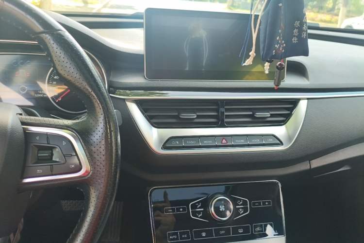 Used Hongqi H5 2020 1.5T DCT Flagship Edition Audio And AC Panel