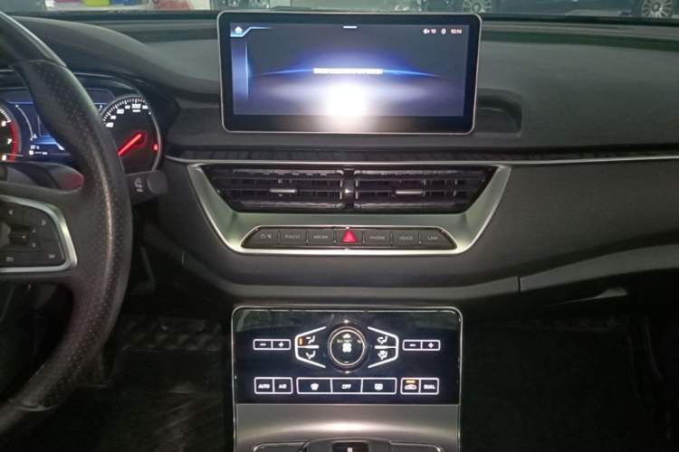 Used Hongqi H5 2020 1.8T Automatic ZhiLian QiYun Edition Audio And AC Panel