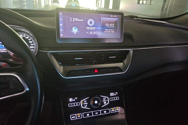 Used Hongqi H5 2020 1.8T Automatic ZhiLian QiYun Edition Audio And AC Panel