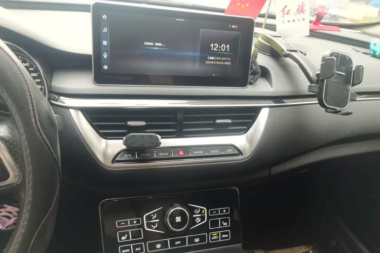Used Hongqi H5 2020 1.8T Automatic Smart Connect Flagship Edition Audio And AC Panel