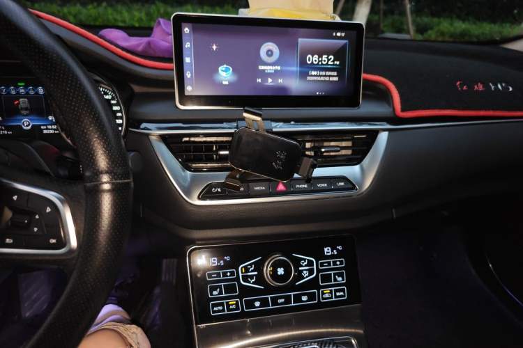 Used Hongqi H5 2020 1.8T Automatic Smart Connect Flagship Edition Audio And AC Panel