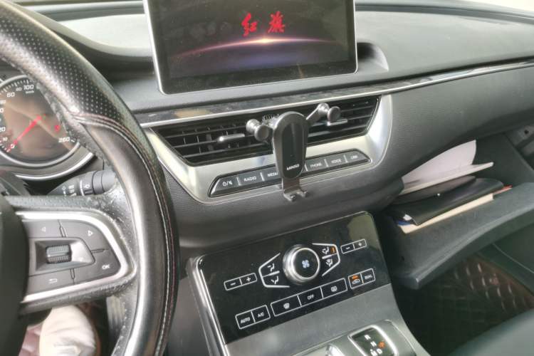 Used Hongqi H5 2020 1.5T DCT Flagship Edition Audio And AC Panel