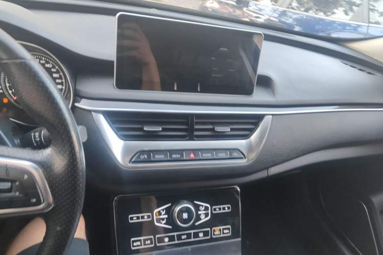 Used Hongqi H5 2020 1.5T DCT Flagship Edition Audio And AC Panel