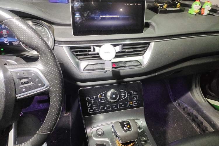 Used Hongqi H5 2020 1.8T Automatic Smart Connect Flagship Edition Audio And AC Panel