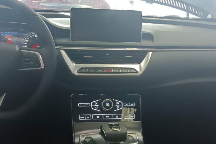 Used Hongqi H5 2020 1.8T Automatic ZhiLian QiYun Edition Audio And AC Panel