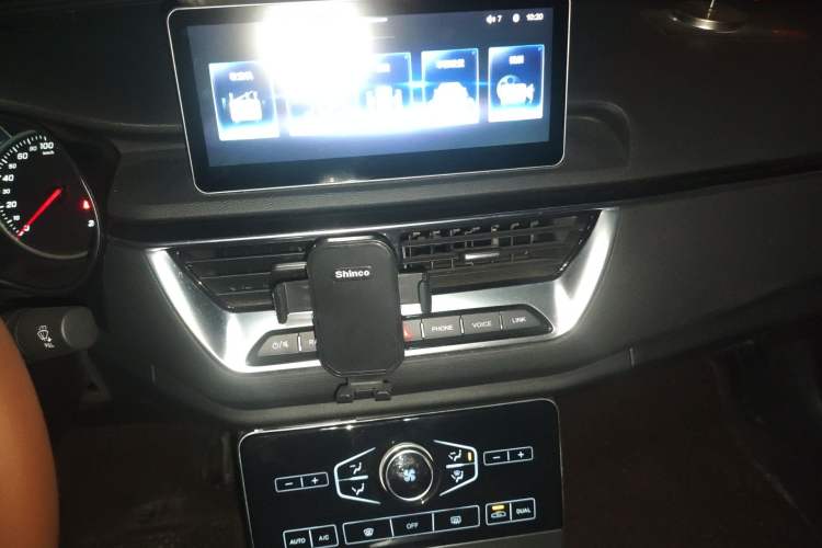 Used Hongqi H5 2020 1.8T Automatic ZhiLian QiYun Edition Audio And AC Panel