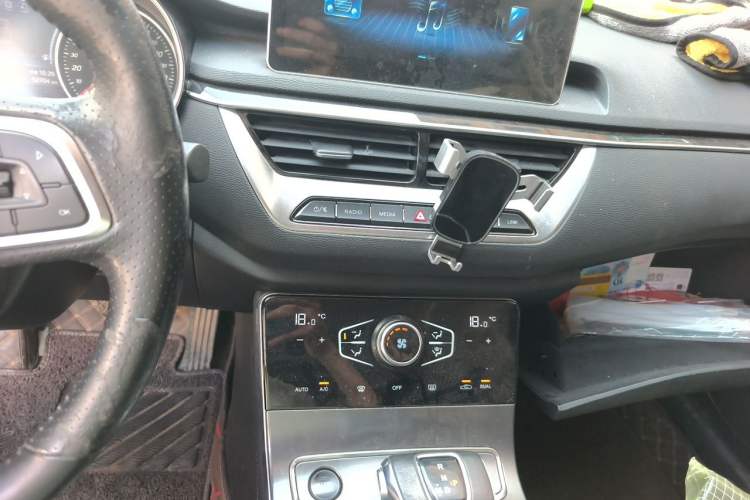 Used Hongqi H5 2020 1.5T DCT Flagship Edition Audio And AC Panel