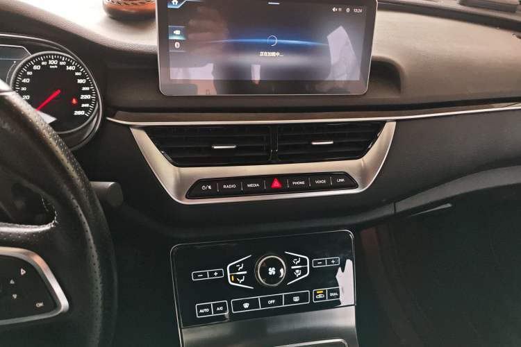 Used Hongqi H5 2020 1.5T DCT Flagship Edition Audio And AC Panel