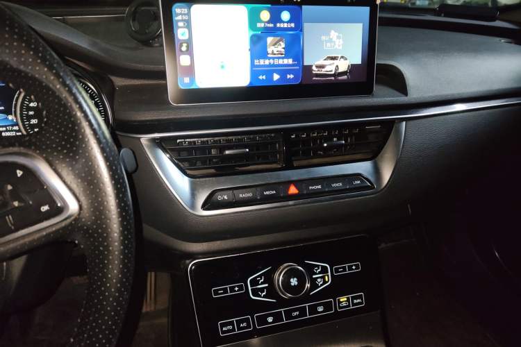 Used Hongqi H5 2020 1.5T DCT Flagship Edition Audio And AC Panel