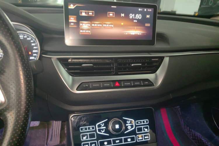 Used Hongqi H5 2020 1.8T Automatic Smart Connect Flagship Edition Audio And AC Panel