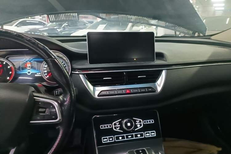 Used Hongqi H5 2020 1.5T DCT Flagship Edition Audio And AC Panel