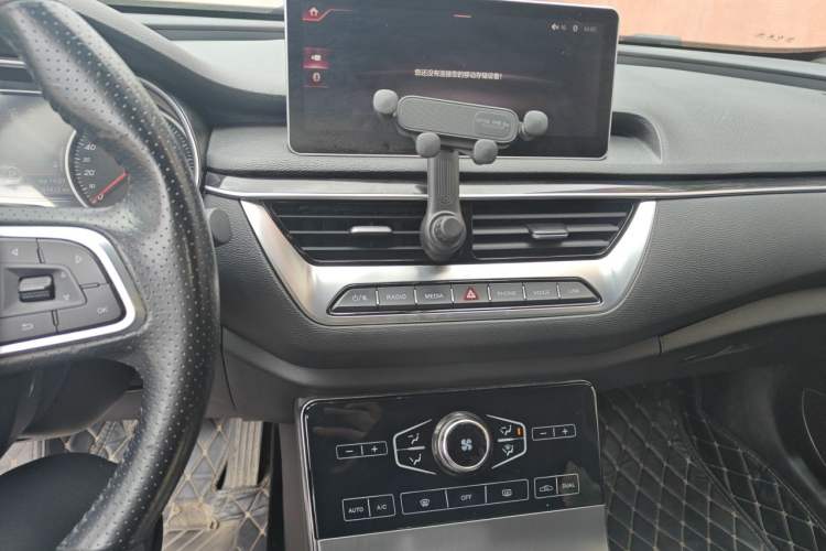 Used Hongqi H5 2020 1.5T DCT Flagship Edition Audio And AC Panel