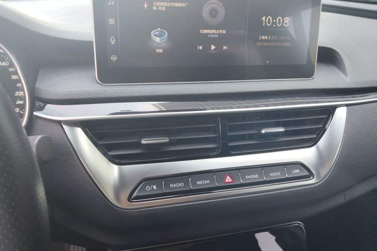 Used Hongqi H5 2020 1.8T Automatic ZhiLian QiYun Edition Audio And AC Panel