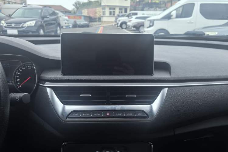 Used Hongqi H5 2020 1.8T Automatic Smart Connect Flagship Edition Audio And AC Panel