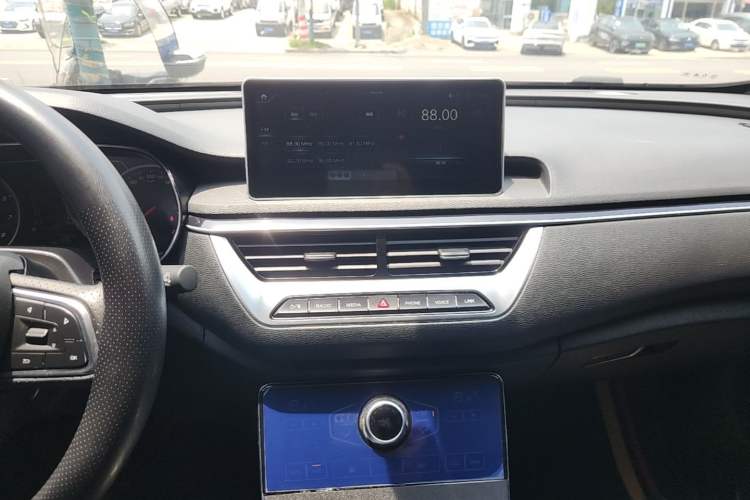 Used Hongqi H5 2020 1.5T DCT Flagship Edition Audio And AC Panel