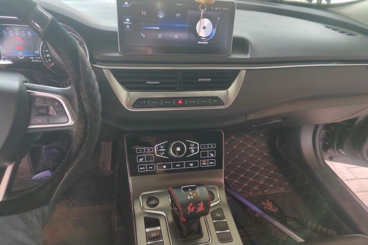 Used Hongqi H5 2020 1.8T Automatic Smart Connect Flagship Edition Audio And AC Panel