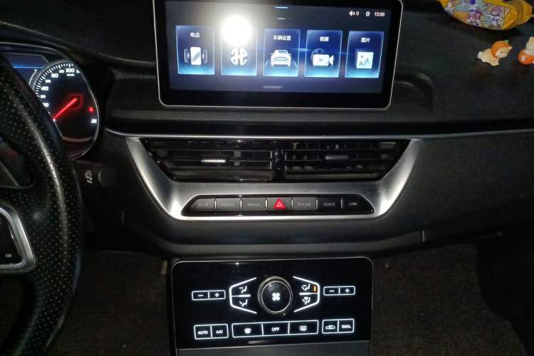 Used Hongqi H5 2020 1.5T DCT Flagship Edition Audio And AC Panel