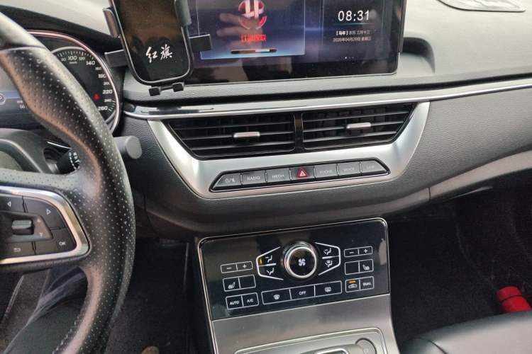 Used Hongqi H5 2020 1.8T Automatic Smart Connect Flagship Edition Audio And AC Panel