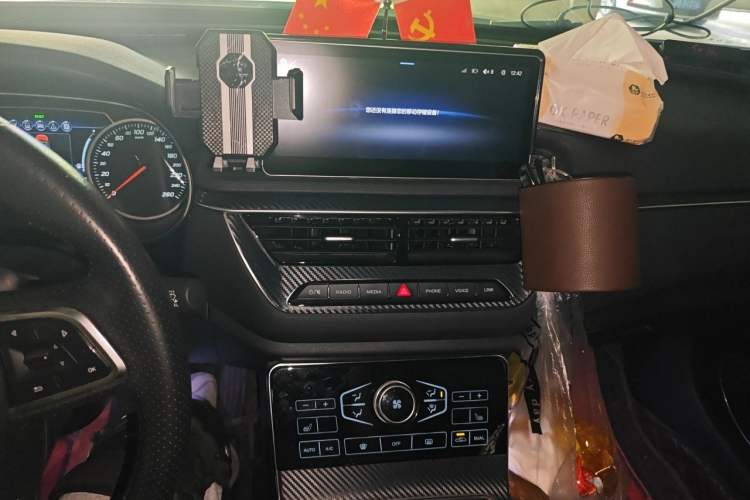 Used Hongqi H5 2020 1.8T Automatic Smart Connect Flagship Edition Audio And AC Panel