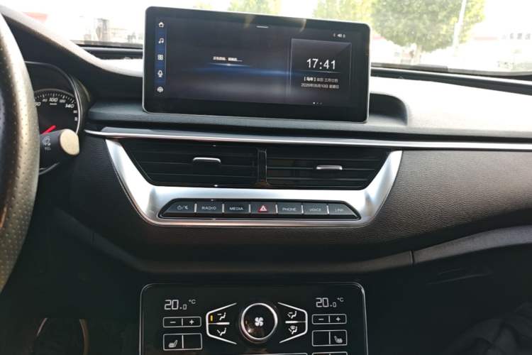 Used Hongqi H5 2020 1.8T Automatic Smart Connect Flagship Edition Audio And AC Panel