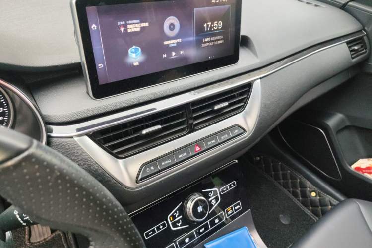 Used Hongqi H5 2020 1.8T Automatic ZhiLian QiYun Edition Audio And AC Panel