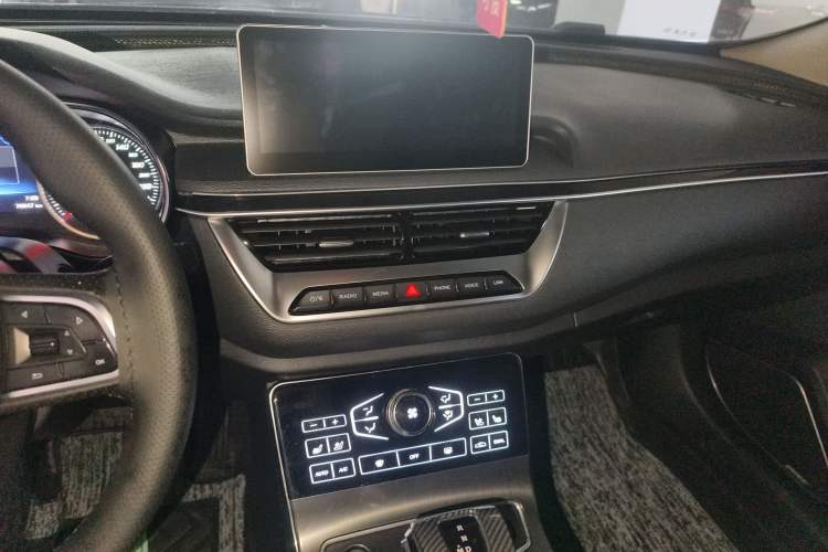 Used Hongqi H5 2020 1.8T Automatic Smart Connect Flagship Edition Audio And AC Panel