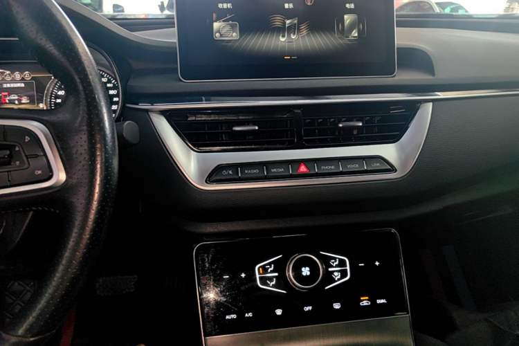 Used Hongqi H5 2020 1.5T DCT Flagship Edition Audio And AC Panel