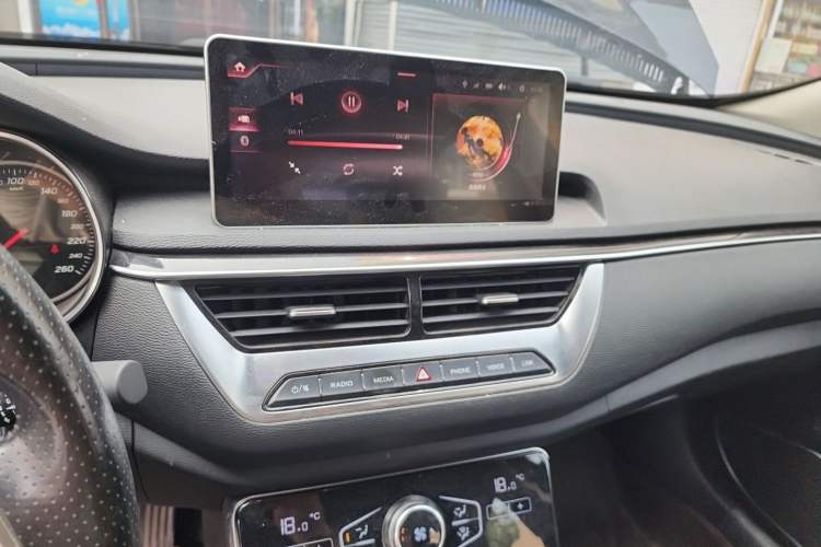 Used Hongqi H5 2020 1.8T Automatic ZhiLian QiYun Edition Audio And AC Panel