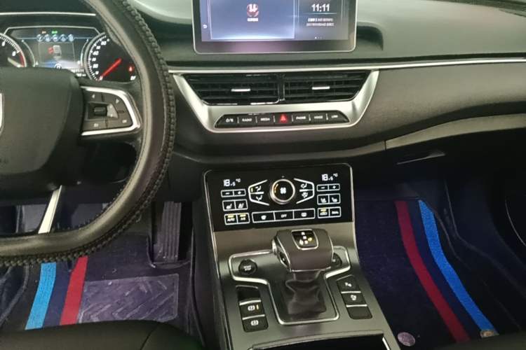 Used Hongqi H5 2020 1.8T Automatic Smart Connect Flagship Edition Audio And AC Panel