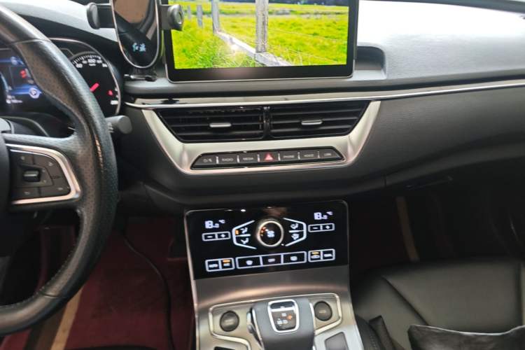 Used Hongqi H5 2020 1.5T DCT Flagship Edition Audio And AC Panel