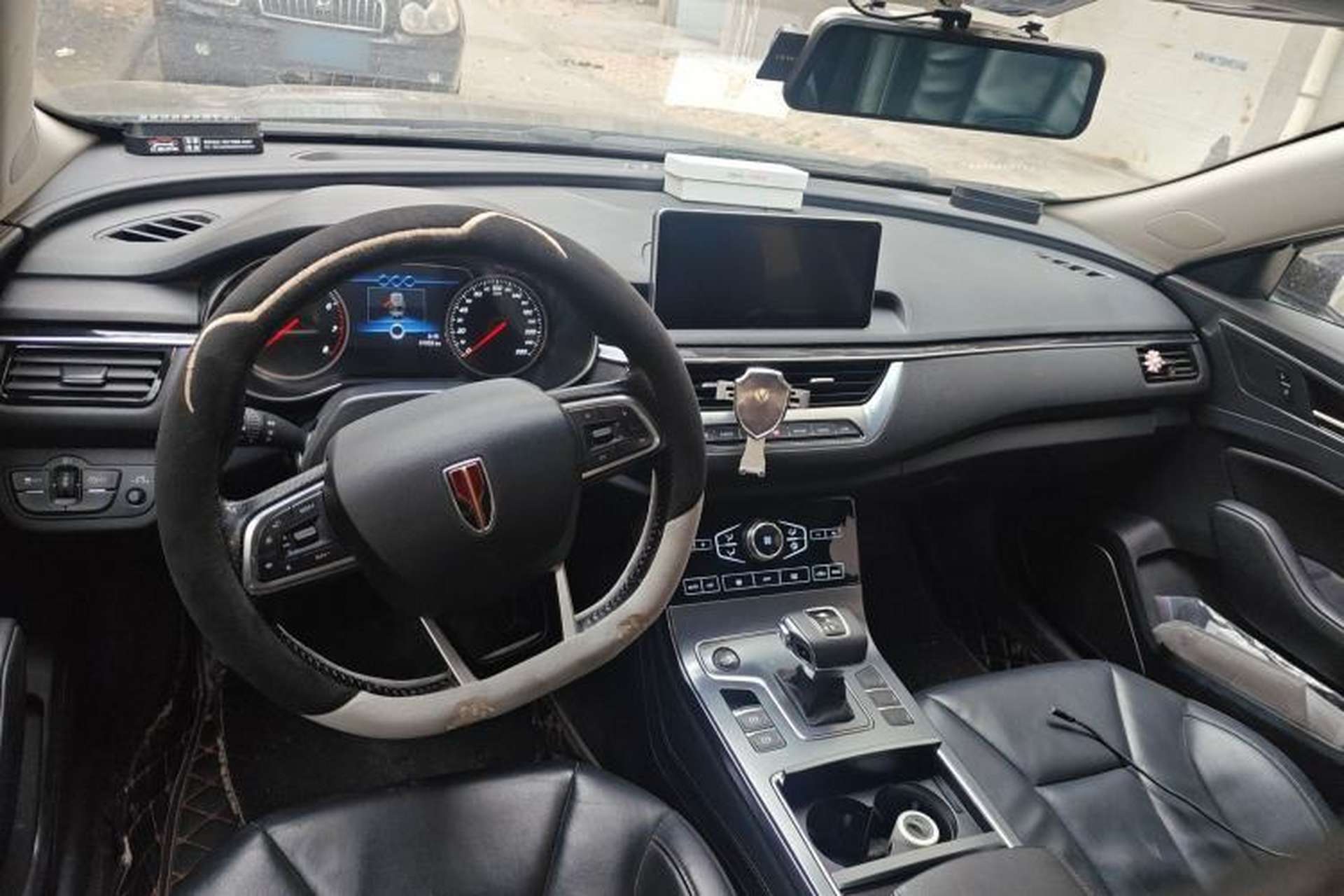 Used Hongqi H5 2020 1.5T DCT Flagship Edition Center Console