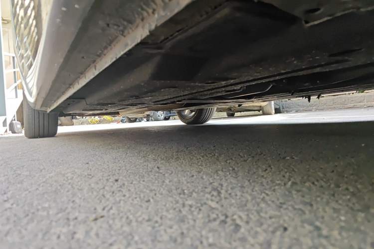 Used Hongqi H5 2020 1.8T Automatic ZhiLian QiYun Edition Chassis Front Right