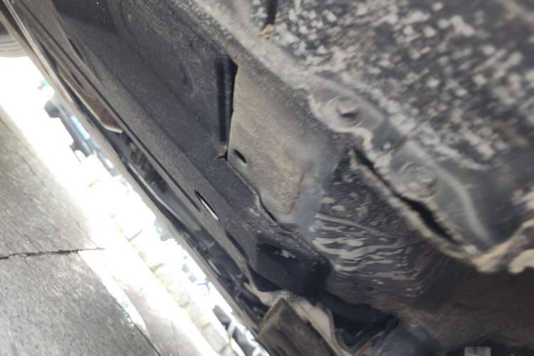 Used Hongqi H5 2020 1.8T Automatic ZhiLian QiYun Edition Chassis Front Right