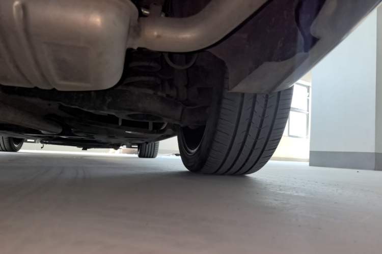 Used Hongqi H5 2020 1.8T Automatic Smart Connect Flagship Edition Chassis Rear Right